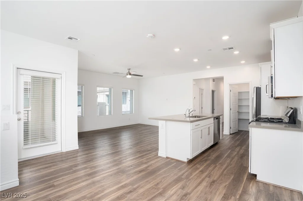 600 Carriage Hill, Las Vegas, NV 89138