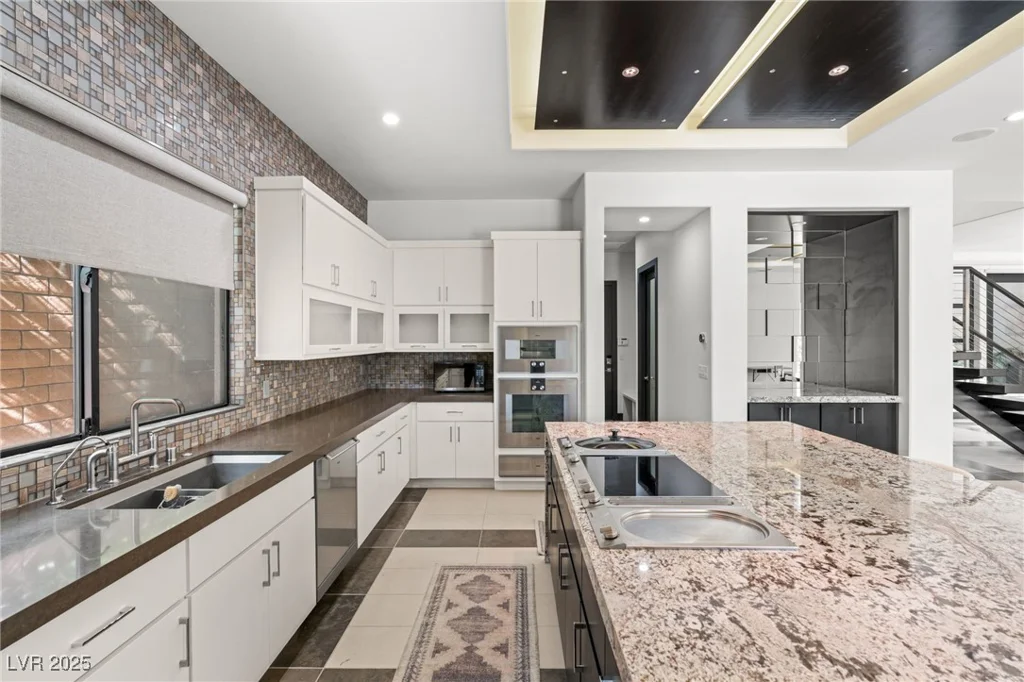 39 Coralwood, Las Vegas, NV 89135
