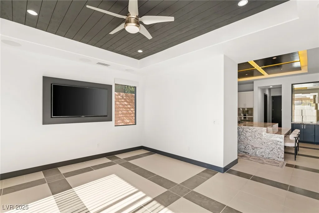 39 Coralwood, Las Vegas, NV 89135