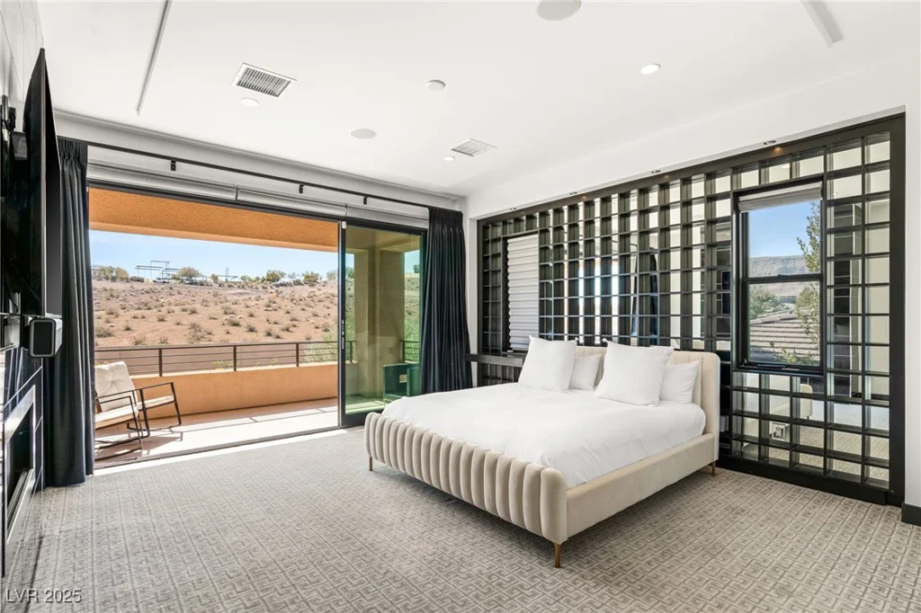 39 Coralwood, Las Vegas, NV 89135