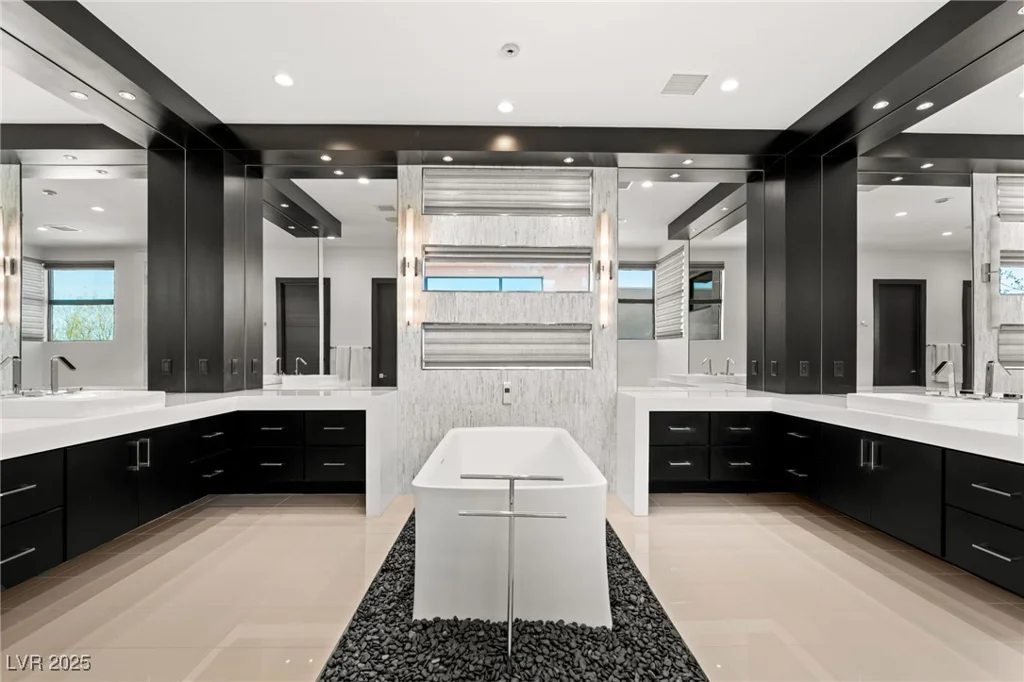 39 Coralwood, Las Vegas, NV 89135