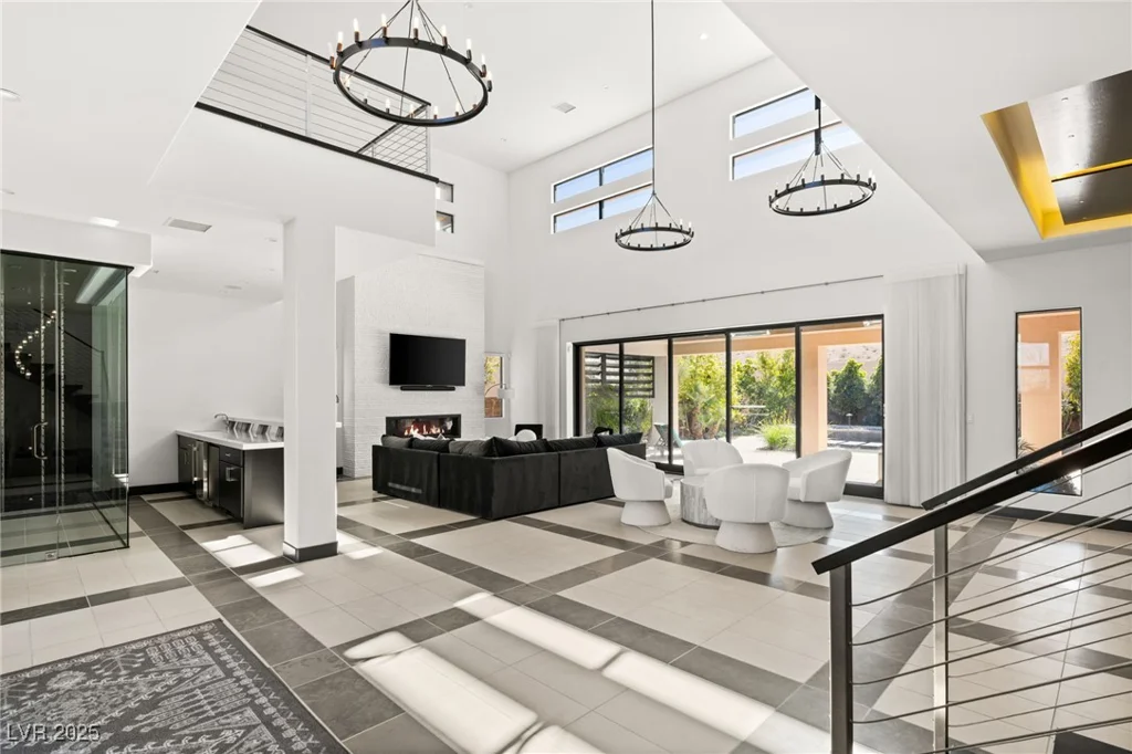 39 Coralwood, Las Vegas, NV 89135