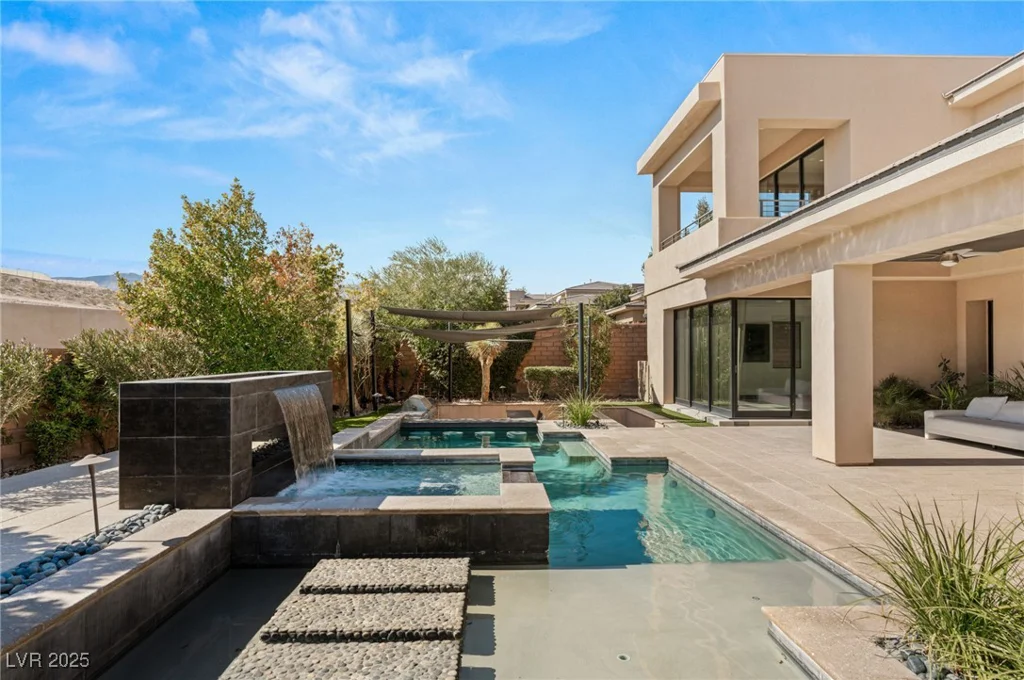 39 Coralwood, Las Vegas, NV 89135