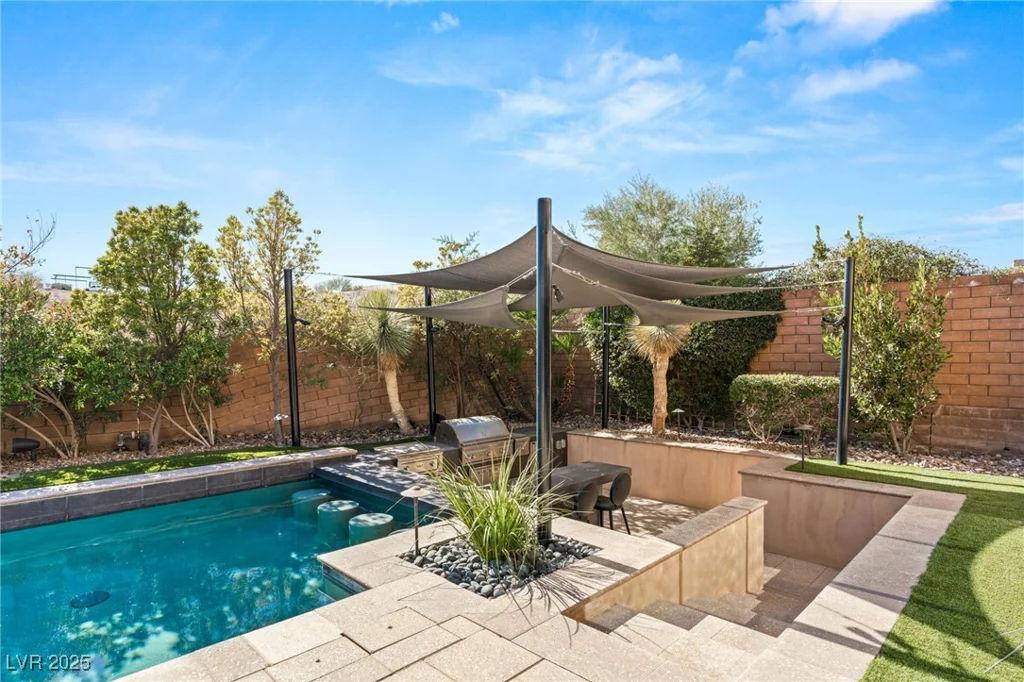 39 Coralwood, Las Vegas, NV 89135