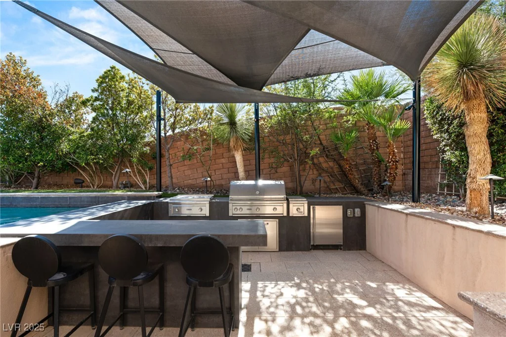 39 Coralwood, Las Vegas, NV 89135