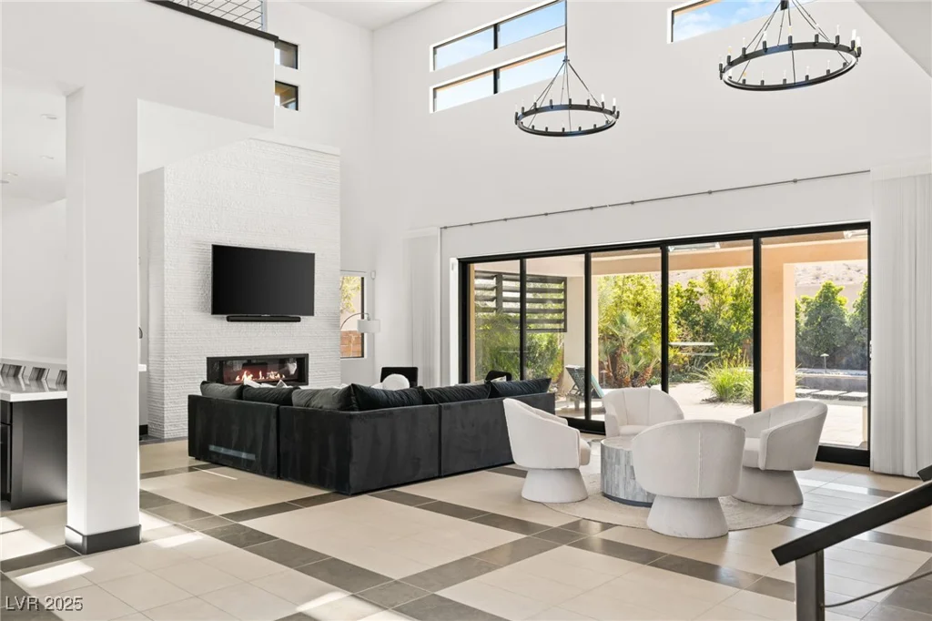 39 Coralwood, Las Vegas, NV 89135