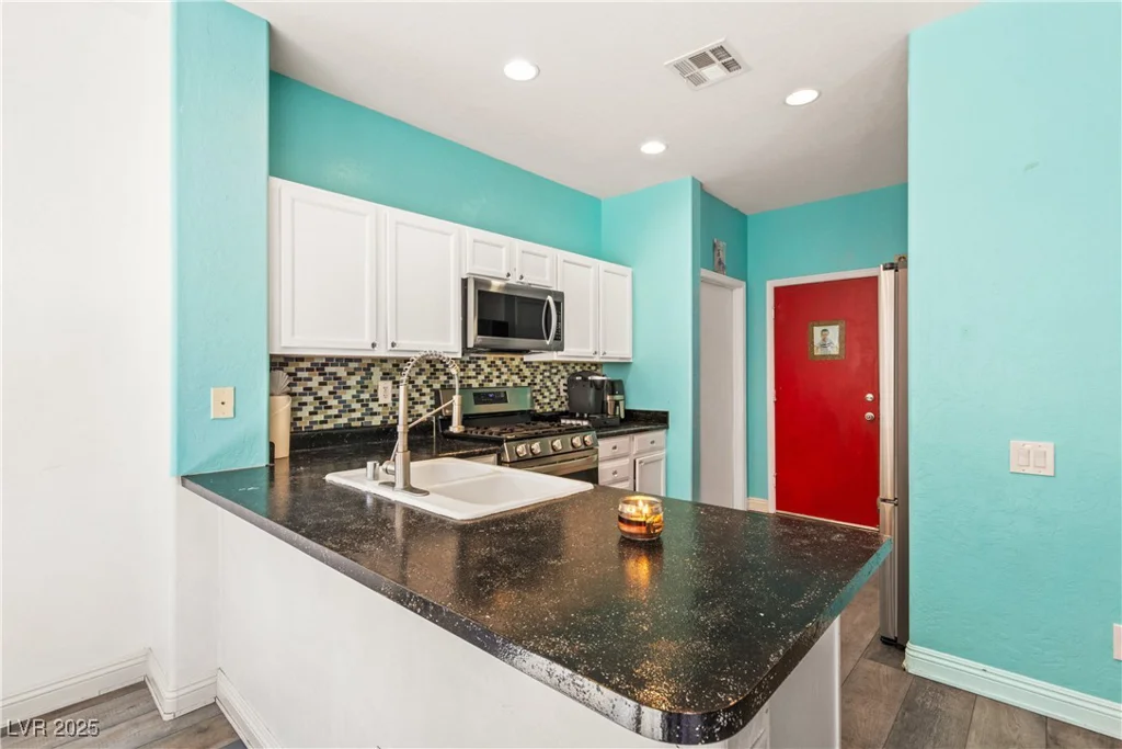 2664 Strichen, Henderson, NV 89044