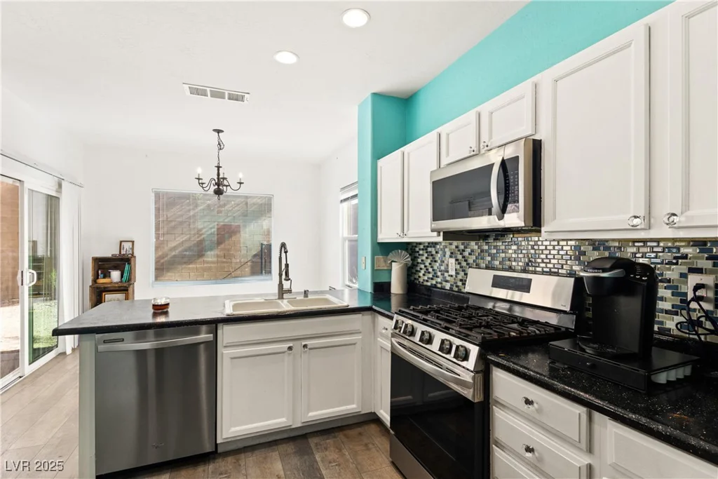 2664 Strichen, Henderson, NV 89044