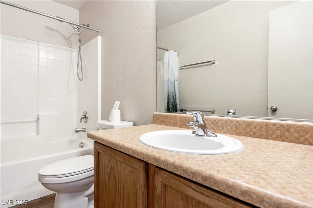 2664 Strichen, Henderson, NV 89044