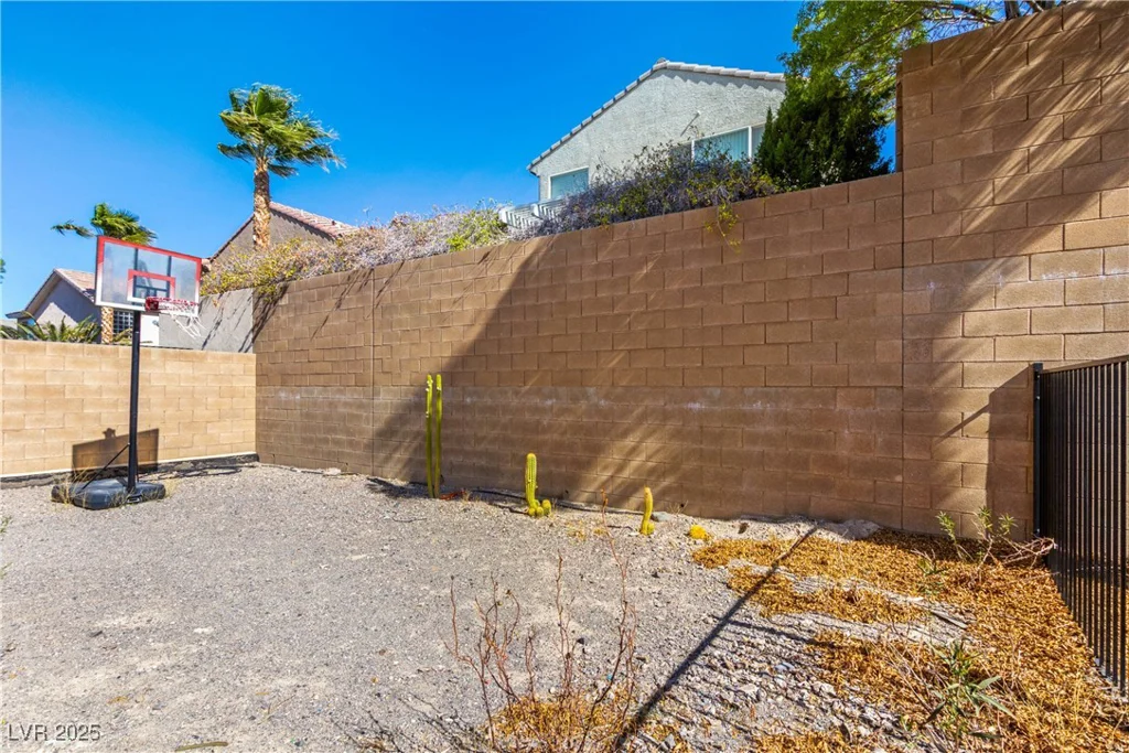 2664 Strichen, Henderson, NV 89044