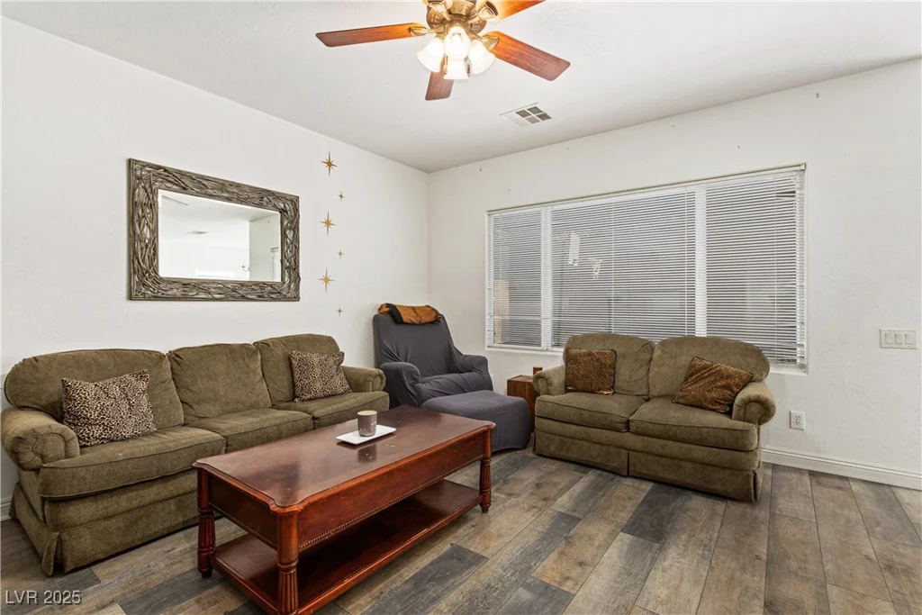 2664 Strichen, Henderson, NV 89044