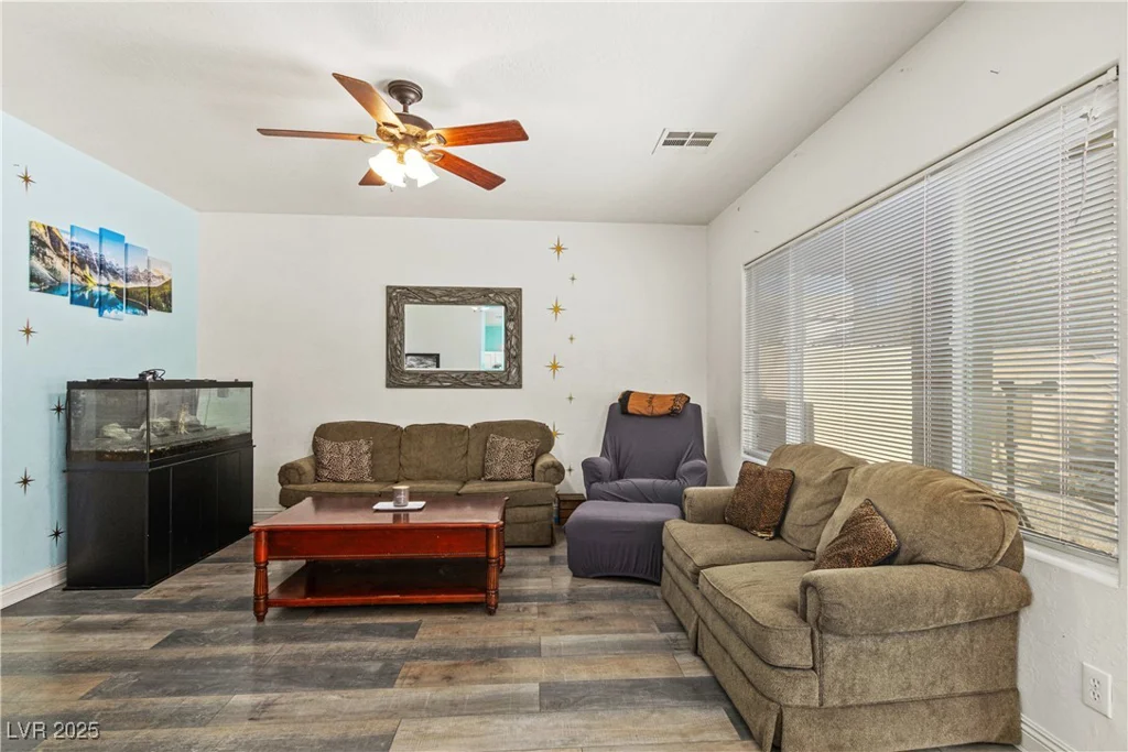 2664 Strichen, Henderson, NV 89044