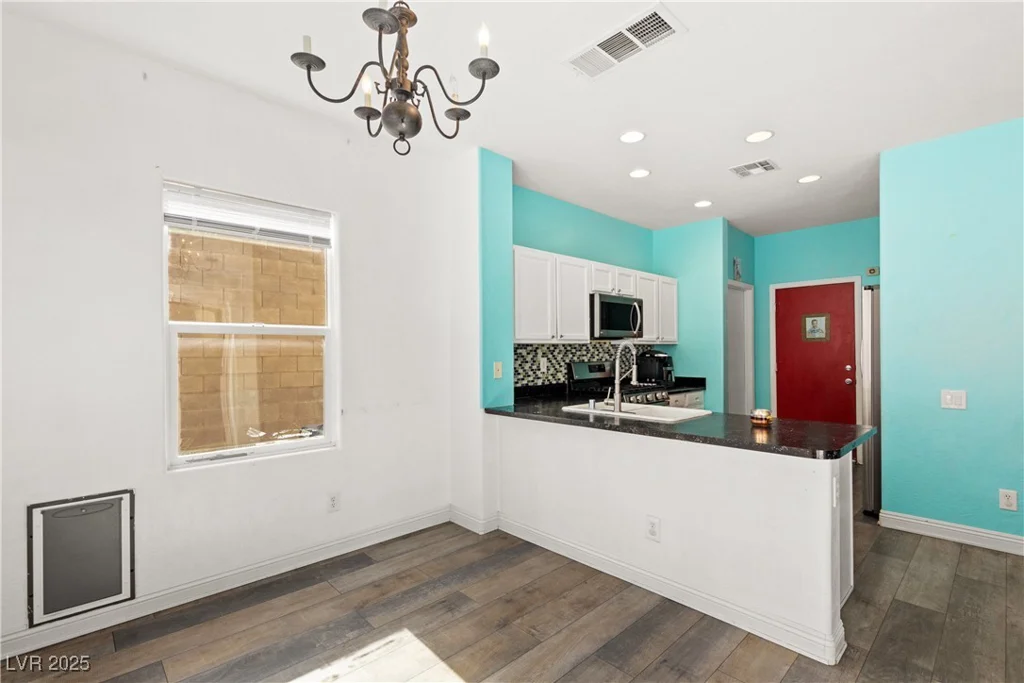 2664 Strichen, Henderson, NV 89044