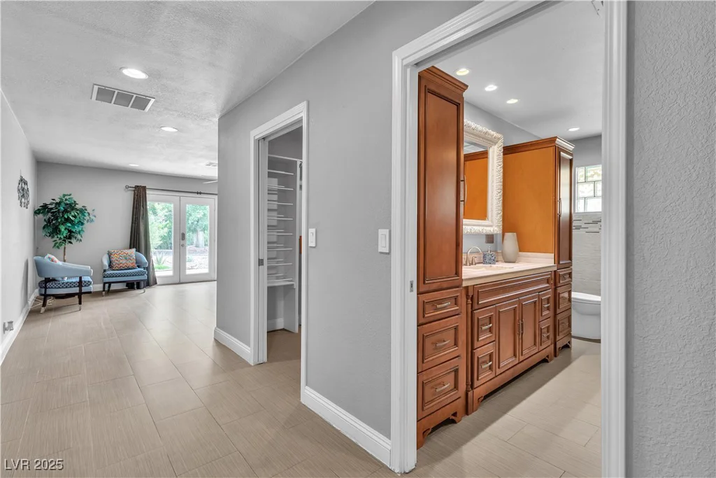 4678 Saddle, Las Vegas, NV 89119