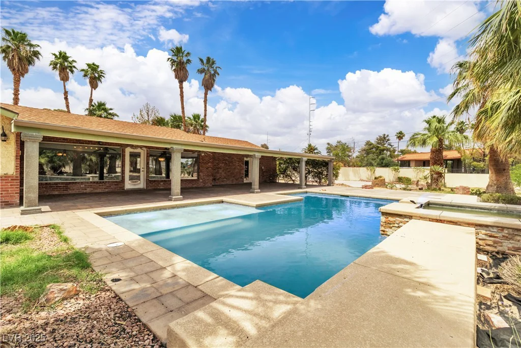 4678 Saddle, Las Vegas, NV 89119
