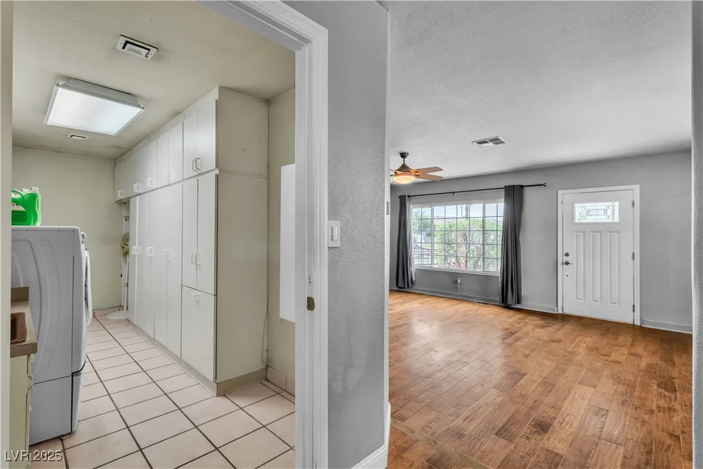 4678 Saddle, Las Vegas, NV 89119