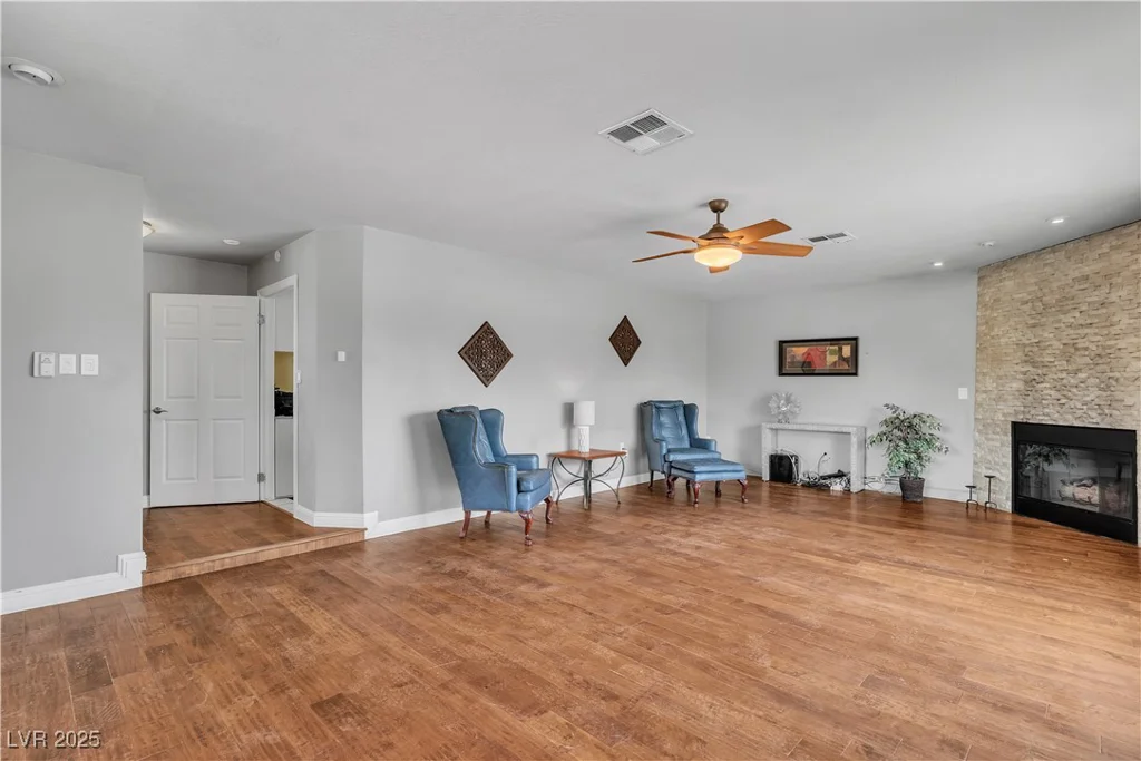 4678 Saddle, Las Vegas, NV 89119