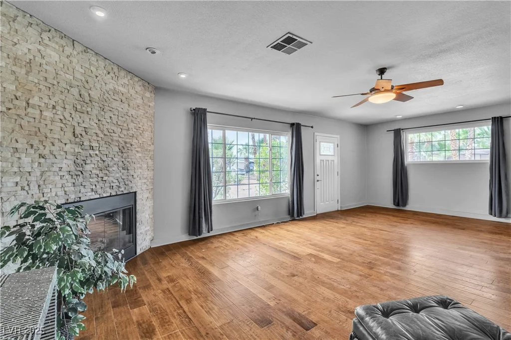 4678 Saddle, Las Vegas, NV 89119