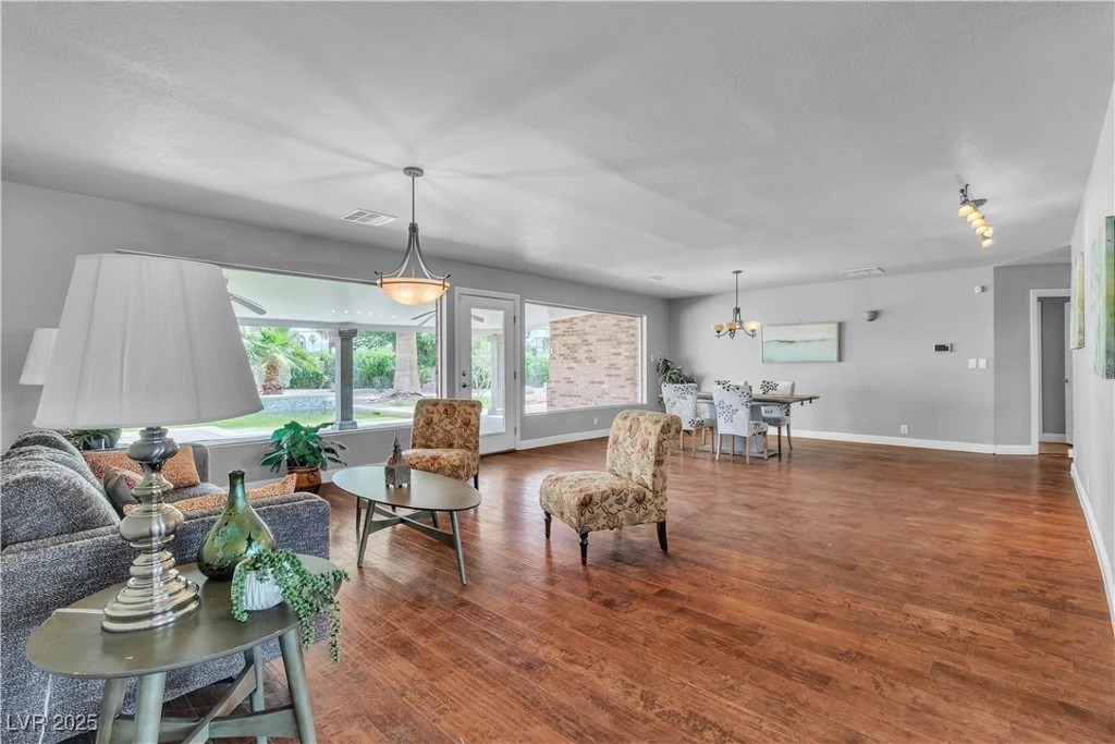 4678 Saddle, Las Vegas, NV 89119