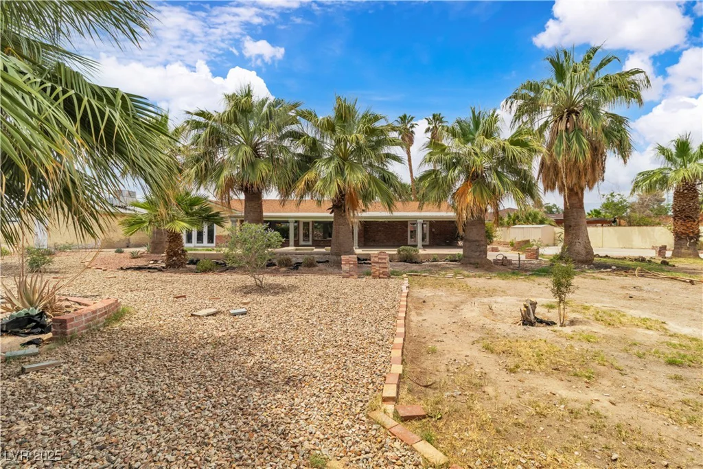 4678 Saddle, Las Vegas, NV 89119