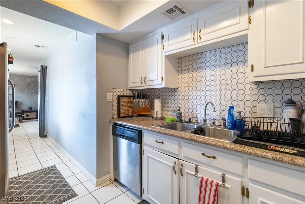 4678 Saddle, Las Vegas, NV 89119