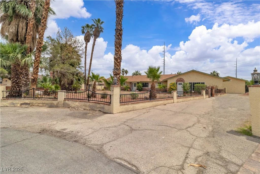 4678 Saddle, Las Vegas, NV 89119