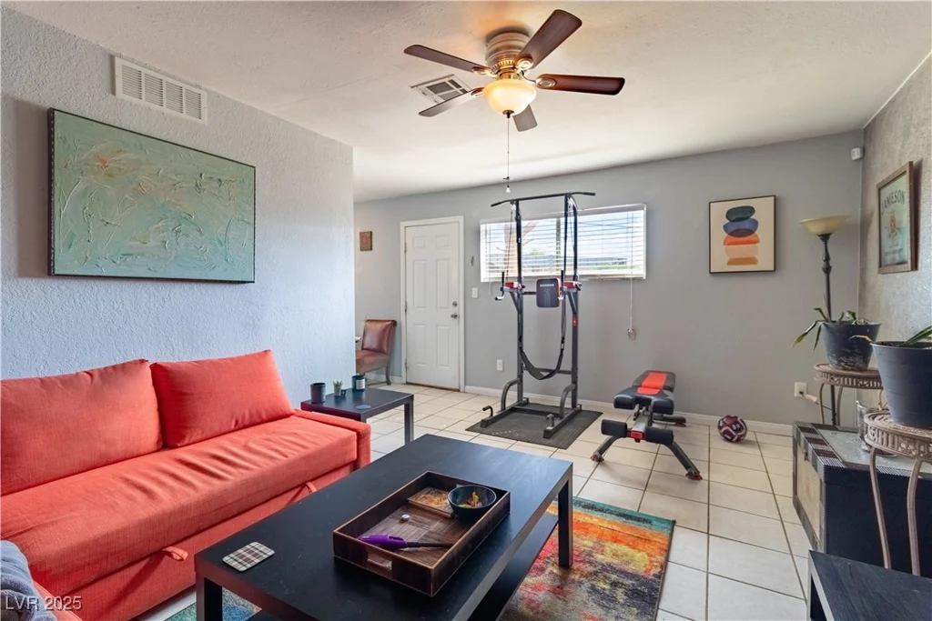 4678 Saddle, Las Vegas, NV 89119