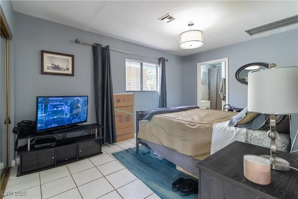 4678 Saddle, Las Vegas, NV 89119