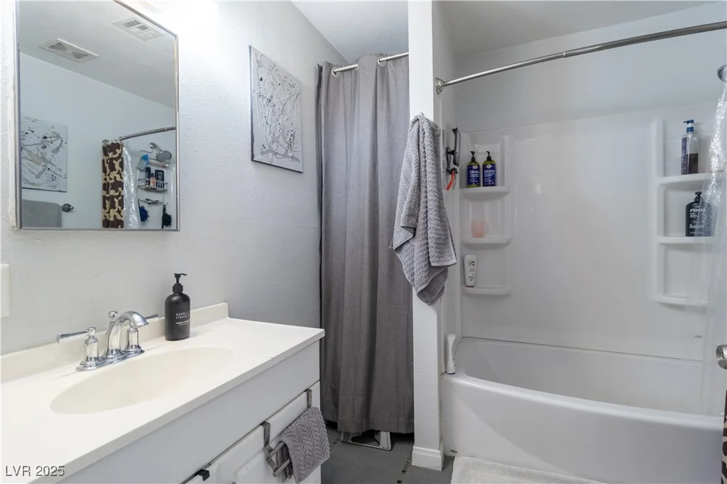 4678 Saddle, Las Vegas, NV 89119
