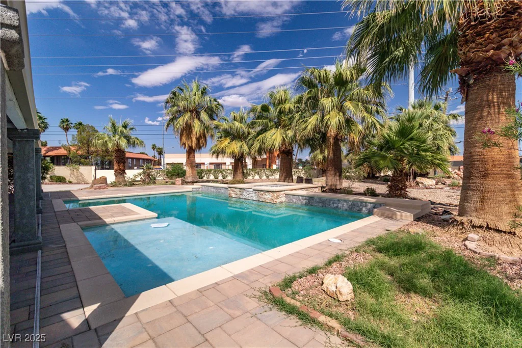 4678 Saddle, Las Vegas, NV 89119