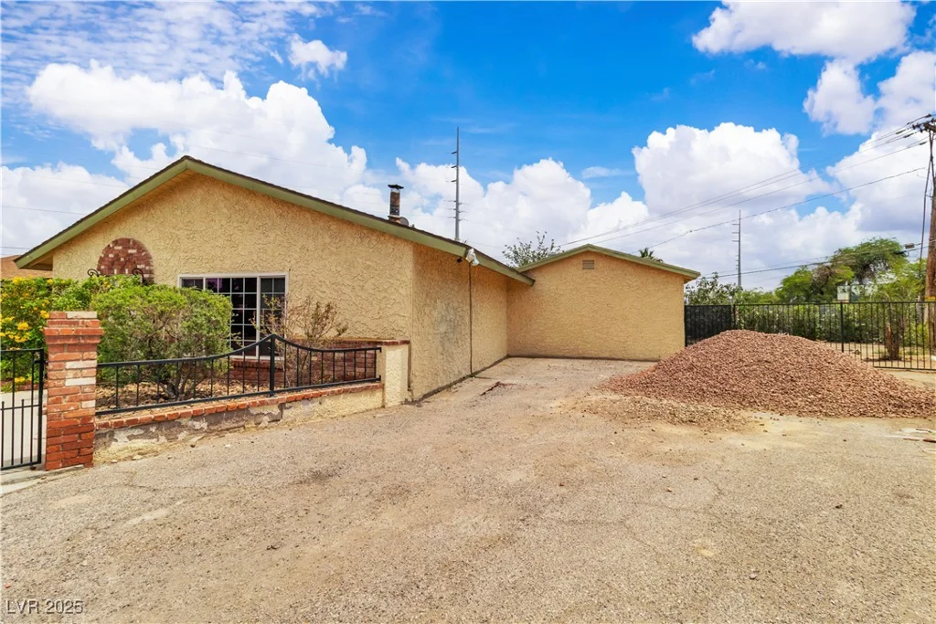 4678 Saddle, Las Vegas, NV 89119