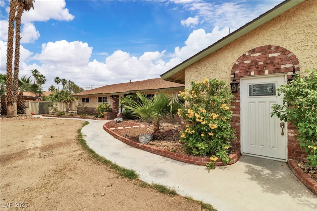 4678 Saddle, Las Vegas, NV 89119