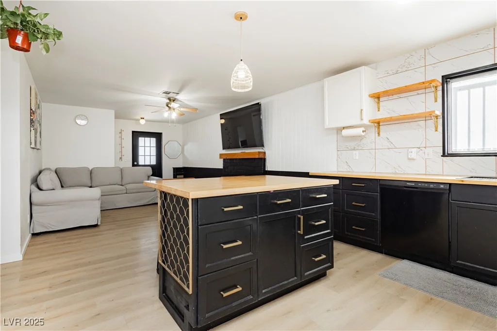 1315 Chatsworth, Las Vegas, NV 89142