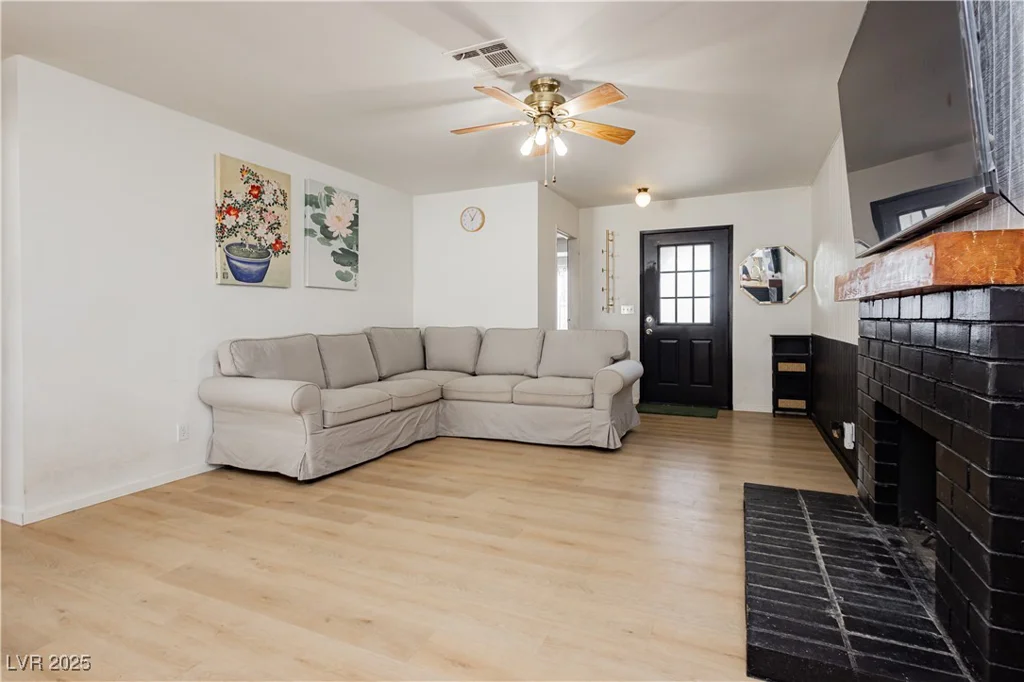 1315 Chatsworth, Las Vegas, NV 89142