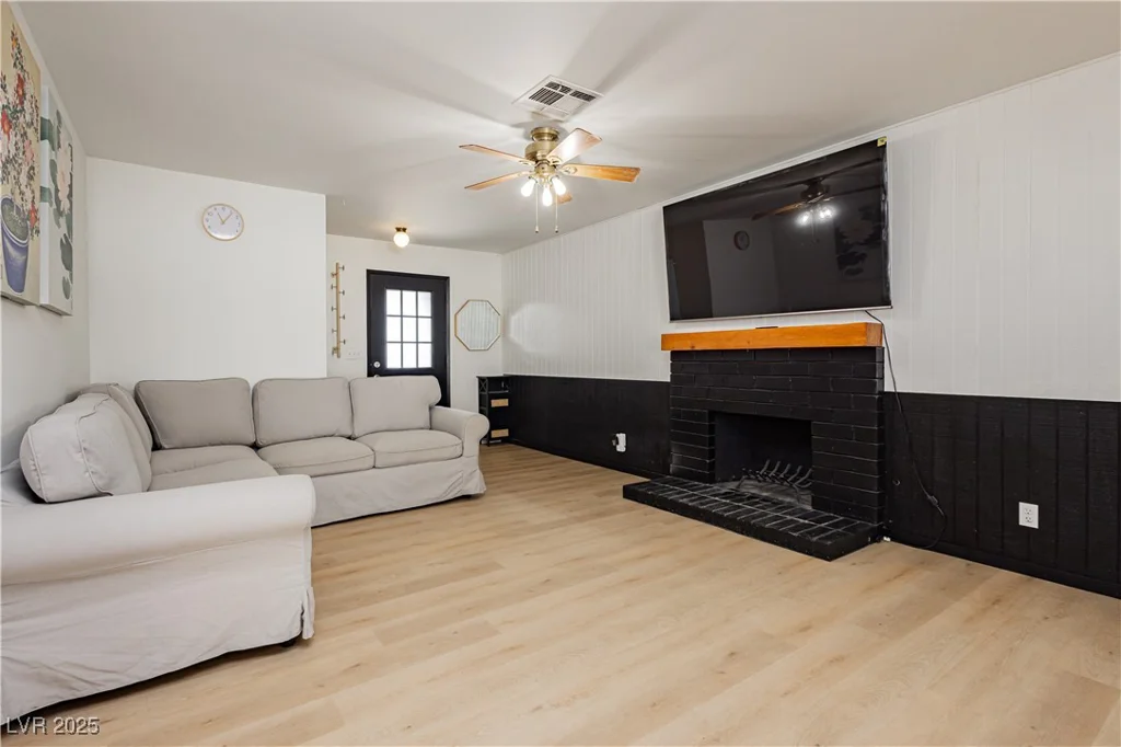 1315 Chatsworth, Las Vegas, NV 89142