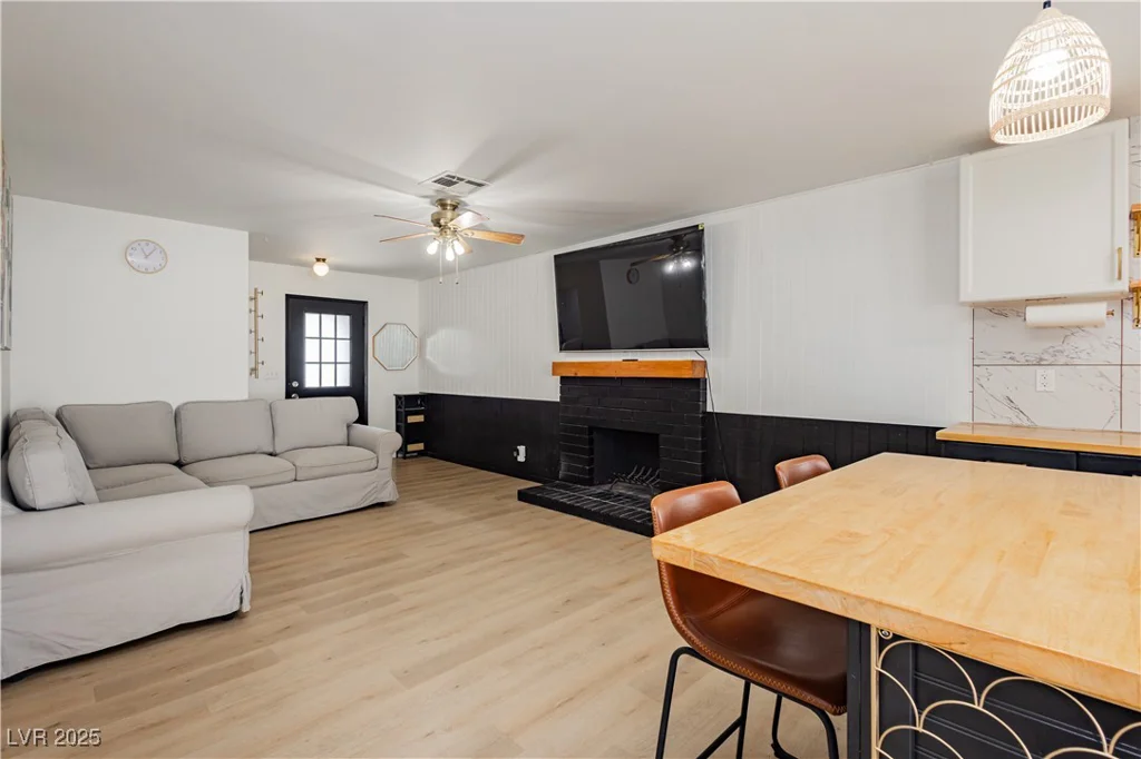 1315 Chatsworth, Las Vegas, NV 89142