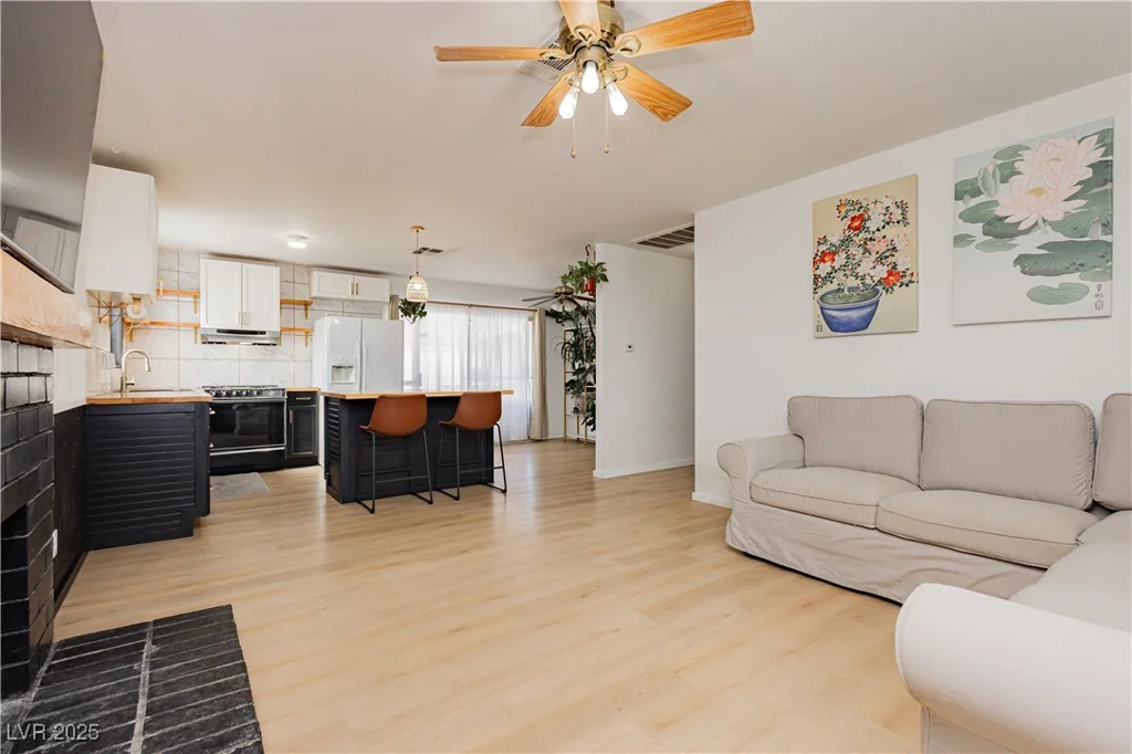 1315 Chatsworth, Las Vegas, NV 89142