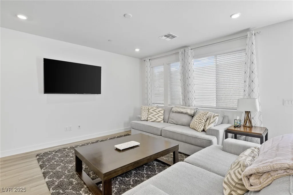10165 Canyon Mantle, Las Vegas, NV 89166