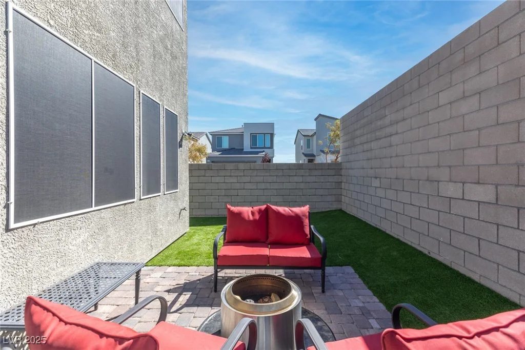 10165 Canyon Mantle, Las Vegas, NV 89166