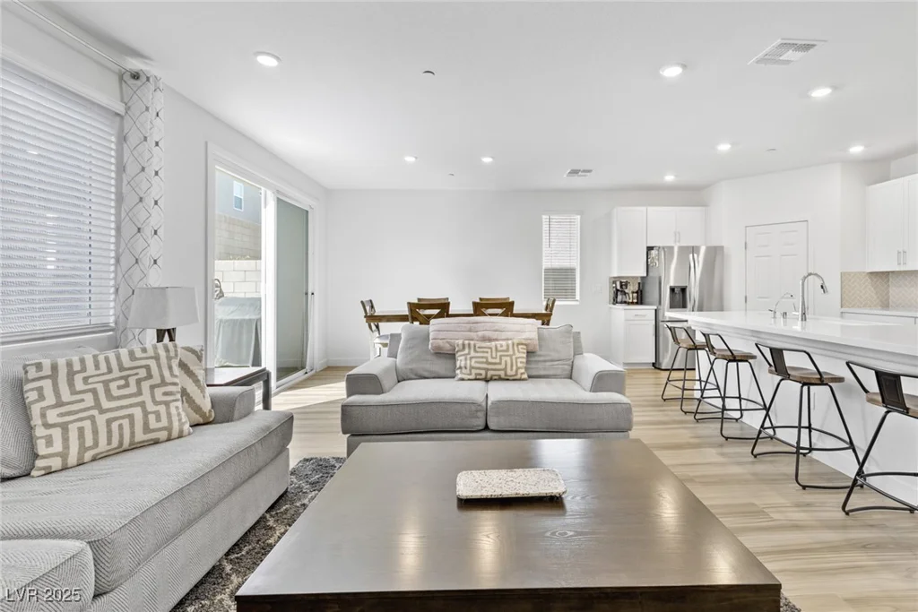 10165 Canyon Mantle, Las Vegas, NV 89166