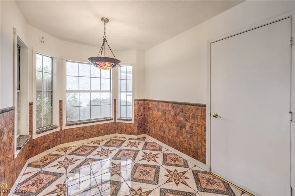 4043 Chalfont, Las Vegas, NV 89121