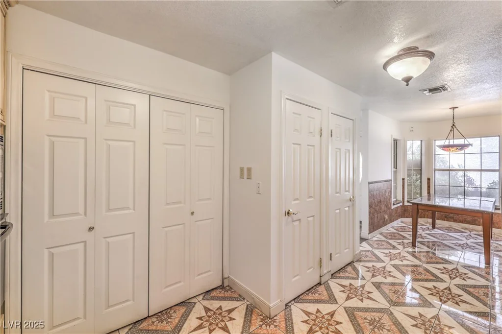 4043 Chalfont, Las Vegas, NV 89121