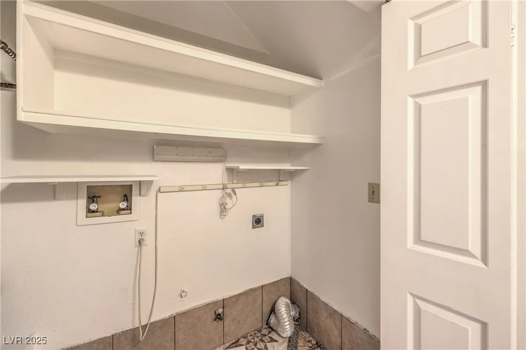 4043 Chalfont, Las Vegas, NV 89121
