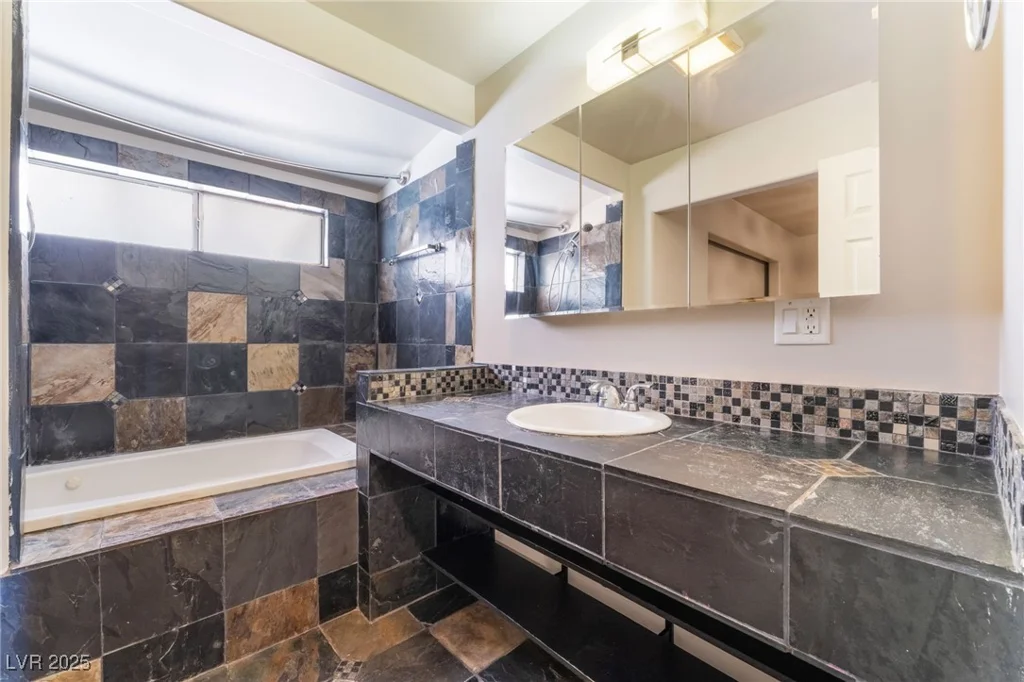 6213 Burgundy, Las Vegas, NV 89107