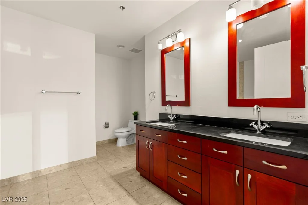 4575 Dean Martin, Las Vegas, NV 89103