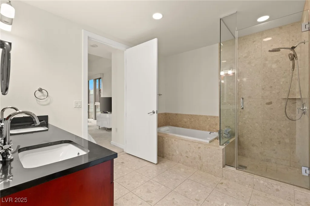 4575 Dean Martin, Las Vegas, NV 89103