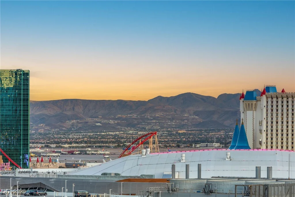 4575 Dean Martin, Las Vegas, NV 89103