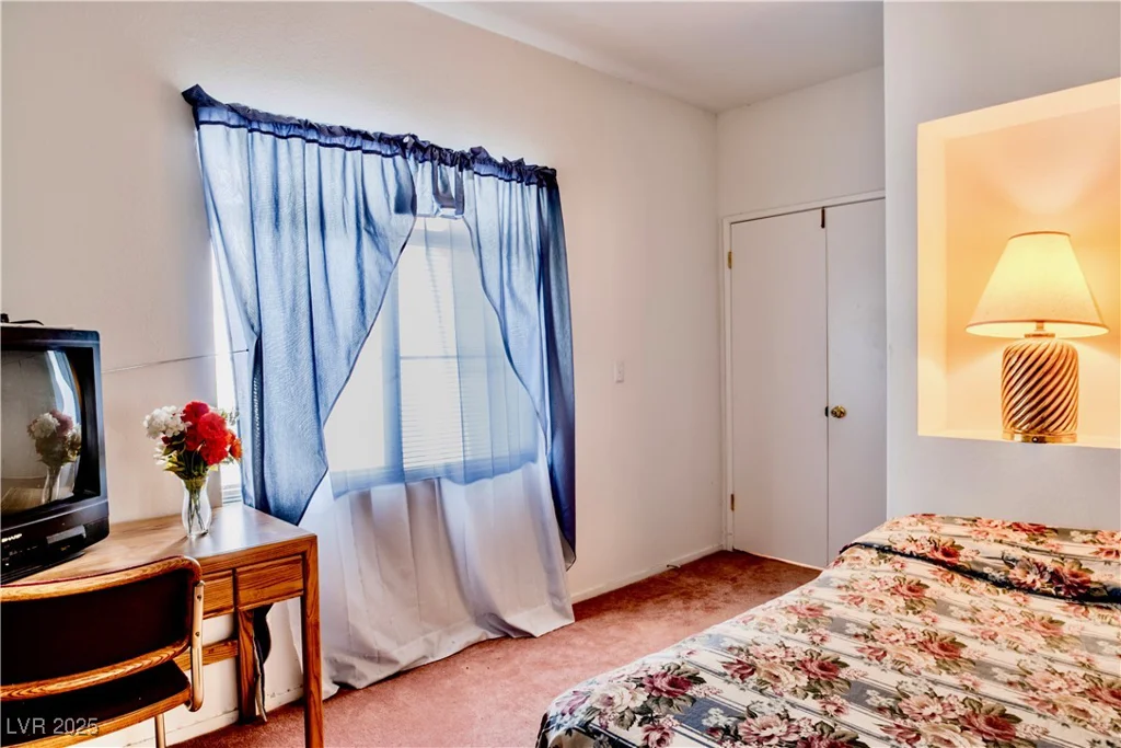 5415 Harmon, Las Vegas, NV 89103