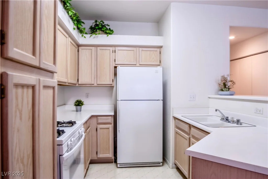 5415 Harmon, Las Vegas, NV 89103