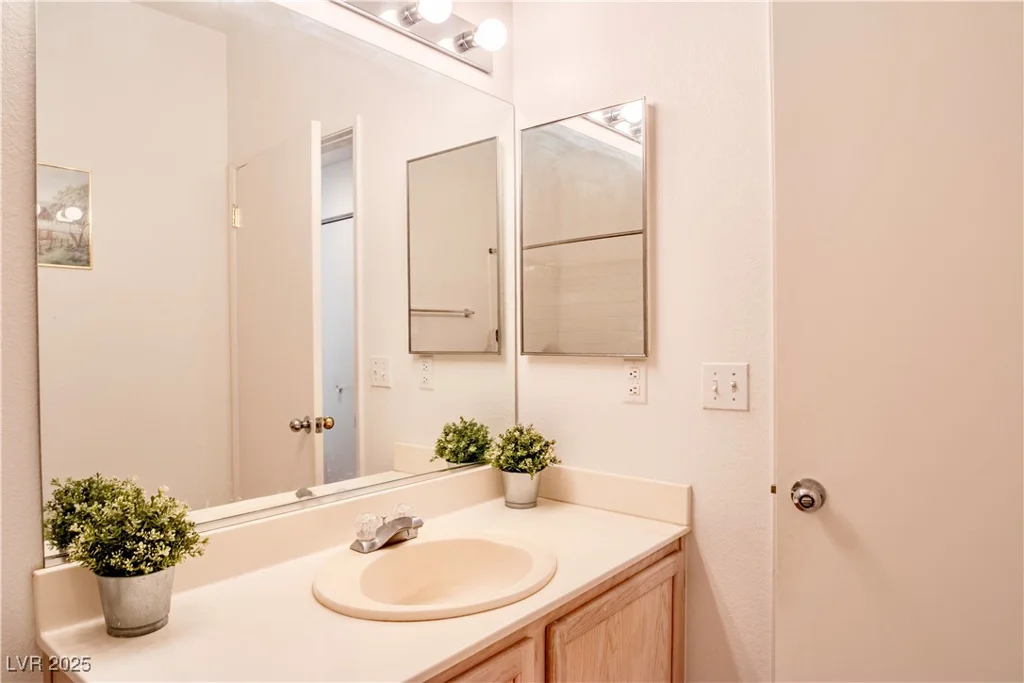 5415 Harmon, Las Vegas, NV 89103